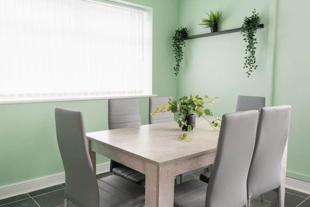 Prenton House, 3Br Close To Liverpool Birkenhead Eksteriør bilde